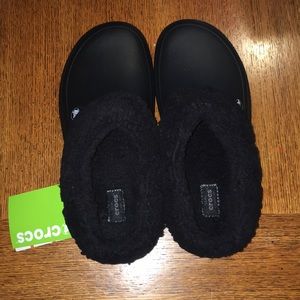 BRAND NEW, NEVER WORN black fuzzy crocs